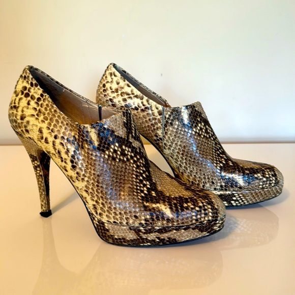 Stuart Weitzman snakeskin ankle boots - Picture 1 of 7